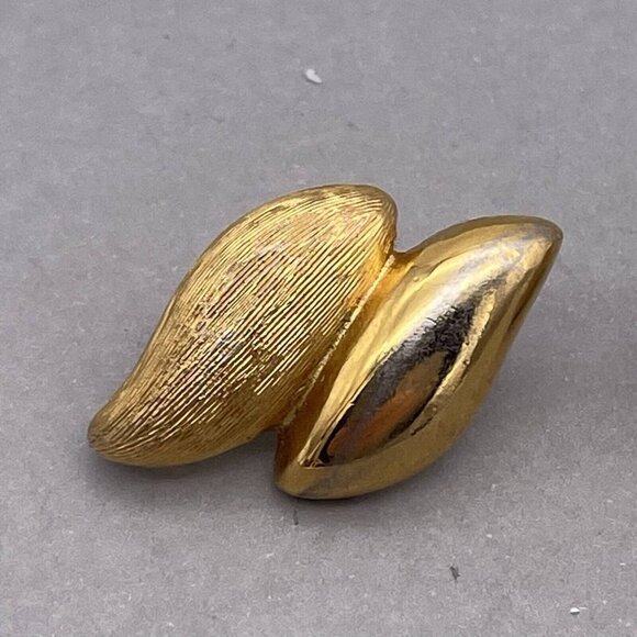 Vintage Napier Pierced Earrings Textured Drop Gold Tone Butter Fly Closure - Picture 3 of 5